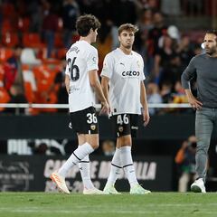 Los canteranos tumban la puerta del Valencia