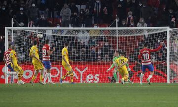 Antonio Puertas marca el 1-1 al Barcelona. 