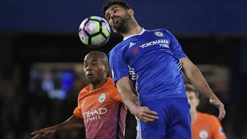 Fernandinho y Costa en el Chelsea-City de 2017.