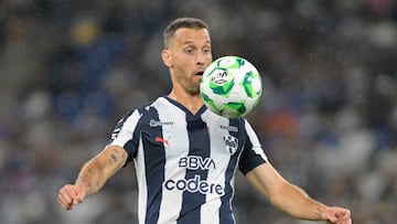 AME4909. GUADALUPE (MÉXICO), 18/04/2026.- Sergio Canales de Monterrey controla el balón este sábado, durante un partido del Torneo Clausura 2026 en el estadio BBVA de la ciudad de Guadalupe (México). EFE/Miguel Sierra