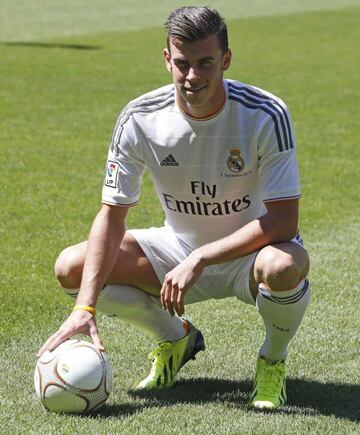 Expectation | Gareth Bale poses during his presentation as a Real Madrid player at the Santiago Bernabeu stadium in Madrid September 2, 2013.