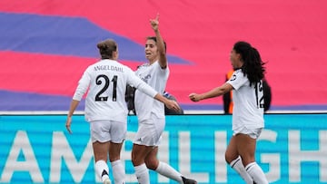 BARCELONA, 23/03/2025.- La jugadora del Real Madrid Alba Redondo (c) celebra el 0-1 ante el FC Barcelona, durante el partido de Liga Femenina disputado este domingo en el Estadi Olímpic Lluís Companys. EFE/Enric Fontcuberta