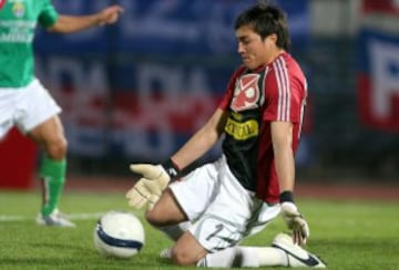 Miguel Pinto jugó 37 partidos en total cuando compartió con Johnny Herrera entre 2003 y 2005. Recién fue titular indiscutido con la partida de Herrera.