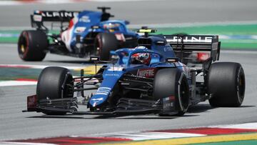 Esteban Ocon y Fernando Alonso (Alpine A521). Barcelona, España F1 2021.