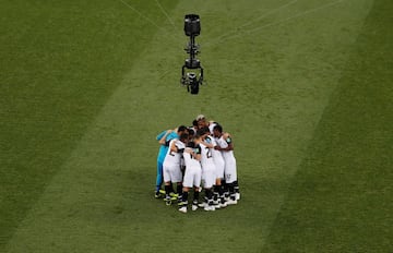 Costa Rica hace piña antes del comienzo del partido. 