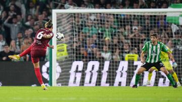 SEVILLE, SPAIN - NOVEMBER 06: Nemanja Gudelj of Sevilla FC scores their team's first goal during the LaLiga Santander match between Real Betis and Sevilla FC at Estadio Benito Villamarin on November 06, 2022 in Seville, Spain. (Photo by Angel Martinez/Getty Images)