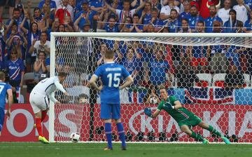 Inglaterra no pudo pasar de los octavos de final en la Eurocopa de 2016 al caer ante Islandia por 1-2. El único gol inglés del encuentro lo marcó Rooney de penalti. 