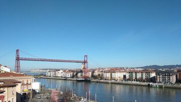 Soleado en la costa vasca (archivo)