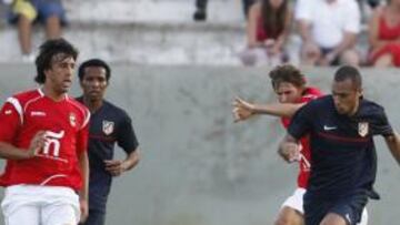 <b>PRETEMPORADA. </b>Miranda debutó con el Atleti, que estrenó su segunda equipación. Caminero vio el partido desde la grada.