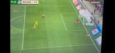 ¡Momento clave! Chicharito pudo meter a Chivas en el Play-In