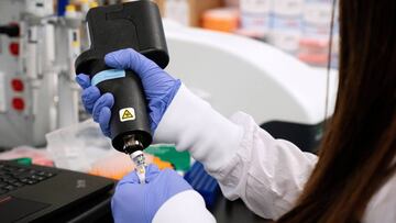 FILE PHOTO: A scientist at RNA medicines company Arcturus Therapeutics research a vaccine for the novel coronavirus (COVID-19) at a laboratory in San Diego, California, U.S., March 17, 2020. REUTERS/Bing Guan/File Photo