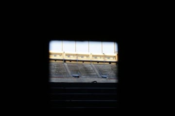 Interior ayer del Calderón, que comienza su desmontaje.