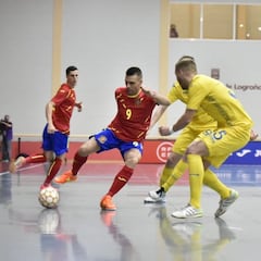 España aprueba el test ante Ucrania al ritmo de Lozano