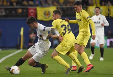 Ferr¨¢n Torres con Xavier Quintilla y ?lvaro Gonz¨¢lez.
