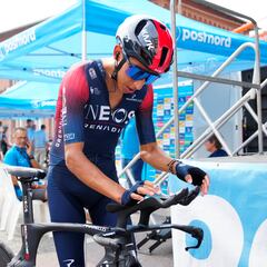 Egan Bernal sufre caída en la etapa 4 del Tour de Dinamarca