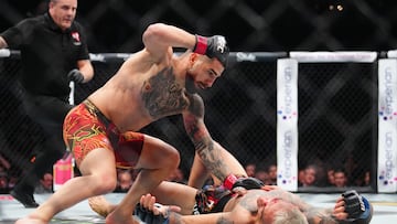 LAS VEGAS, NEVADA - JUNE 28: (L-R) Ilia Topuria of Spain strikes Charles Oliveira of Brazil in the UFC lightweight championship bout during the UFC 317 event at T-Mobile Arena on June 28, 2025 in Las Vegas, Nevada. (Photo by Chris Unger/Zuffa LLC)