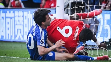 Nottingham Forest's Nigerian striker #09 Taiwo Awoniyi (C) and Leicester City's Argentinian midfielder #40 Facundo Buonanotte (L) collide in the post of the goal during the English Premier League football match between Nottingham Forest and Leicester City at The City Ground in Nottingham, central England, on May 11, 2025. (Photo by JUSTIN TALLIS / AFP) / RESTRICTED TO EDITORIAL USE. No use with unauthorized audio, video, data, fixture lists, club/league logos or 'live' services. Online in-match use limited to 120 images. An additional 40 images may be used in extra time. No video emulation. Social media in-match use limited to 120 images. An additional 40 images may be used in extra time. No use in betting publications, games or single club/league/player publications. /
