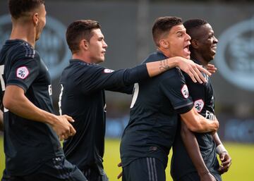 Vinicius Junior anotó un golazo de falta por la escuadra para poner el empate en el marcador.