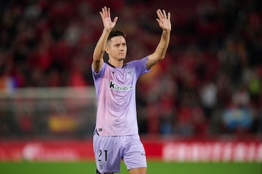 El centrocampista, de 35 años, es nuevo jugador de Boca Juniors, con el que firma hasta finales de 2025, con la posibilidad de ampliar el contrato hasta 2026. Herrera llega a Boca ya en el tramo final de su carrera y con el aliciente de disputar el próximo verano el Mundial de Clubes, donde compartirá grupo con Bayern, Benfica y Auckland City.