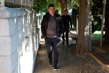 Andrés Palop, exfutbolista y entrenador de fútbol, en el tanatorio de Valencia para despedir a José Manuel Ochotorena.