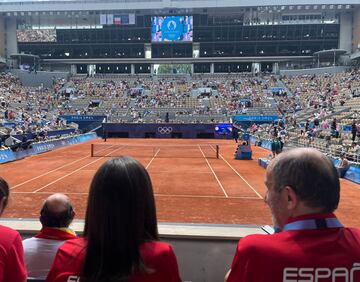 La Reina Letizia asistió al partido de cuartos de final de tenis individual masculino entre Carlos Alcaraz y el estadounidense Tommy Paul en los Juegos Olímpicos.