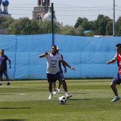 El sorpresivo equipo que probó Sampaoli con tres centrales