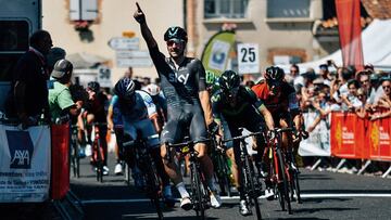Viviani celebra el título.