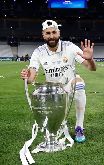 Jugaba y hac¨ªa jugar (mejoraba, sin duda alguna, al resto de sus compa?eros). Con la salida de Cristiano en 2018 dio un paso al frente que le consolid¨® como uno de los mejores delanteros del panorama en ese momento, lo que propici¨® que Didier Deschamps le perdonara y regresara a la selecci¨®n francesa. En total cuenta en su palmar¨¦s con 25 t¨ªtulos: cinco Champions, cuatro Ligas, tres Copas de Espa?a, cinco Mundiales de Clubes, cuatro Supercopas de Europa y cuatro Supercopas de Espa?a.