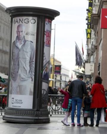 Las marquesinas del centro de Madrid con Zidane como nueva imagen de la campaña publicitaria de la línea masculina Mango Man