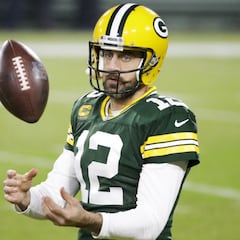 Aaron Rodgers, el primero en lanzar 40 TDs en tres campañas