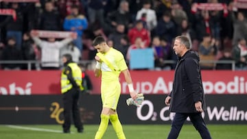 La maldición del palo persigue al Barça de Flick