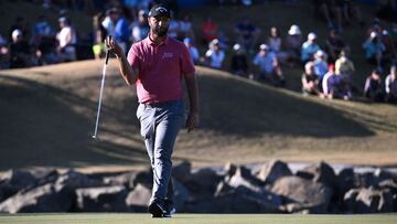 El golfista español Jon Rahm reacciona tras un hoyo durante la jornada final del American Express en el Pete Dye Stadium Course de La Quinta, California.