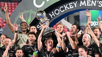 Germany's players celebrate with the trophy after winning the FIH men's Hockey World Cup 2023 final match against Belgium at the Kalinga Stadium in Bhubaneswar on January 29, 2023. (Photo by DIBYANGSHU SARKAR / AFP)