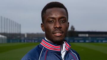 (FILES) In this file photo taken on December 17, 2021 Paris Saint-Germain&#039;s Senegalese midfielder Idrissa Gueye gives an interview at the Ooredoo Training Centre in Saint-Germain-en-Laye. - The French Football Federation&#039;s (FFF) national ethics 