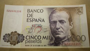 Billete de 5000 pesetas con el rostro del Rey em&eacute;rito Juan Carlos I.