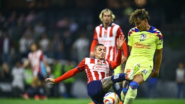 Roberto Alvarado (L) of Guadalajara fights for the ball with Igor Lichnovsky (R) of America during the Semifinals second leg match between America and Guadalajara as part of the Torneo Clausura 2024 Liga BBVA MX at Azteca Stadium on May 18, 2024 in Mexico City, Mexico.