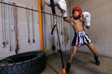 Ryan Martinez es un luchador amateur de tan solo diez a?os que busca obtener su segundo cintur¨®n en la categor¨ªa de peso de 65 libras en una pr¨®xima pelea. Las fotograf¨ªas son un posado para ¡°Chapito's Boxing Gym.