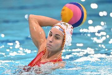 Anna Espar con el balón. 