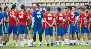 El entrenamiento de la Selecci¨®n Espa?ola en Skopje en im¨¢genes