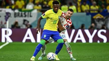 Brazil's forward #20 Vinicius Junior and Croatia's defender #22 Josip Juranovic fight for the ball during the Qatar 2022 World Cup quarter-final football match between Croatia and Brazil at Education City Stadium in Al-Rayyan, west of Doha, on December 9, 2022. (Photo by Jewel SAMAD / AFP) (Photo by JEWEL SAMAD/AFP via Getty Images)
