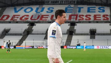 Marseille&#039;s French midfielder Florian Thauvin leaves the pitch after being substituted during the French L1 football match between Olympique de Marseille (OM) and Lens (RCL) at the Velodrome Stadium in Marseille on January 20, 2021. (Photo by NICOLAS