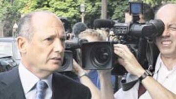 <b>NUEVO PATRÓN. </b>Dennis será el jefe de Alonso a partir de 2007.