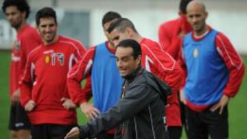 José Luis Oltra, durante su último entrenamiento con la plantilla del Mallorca.