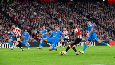 1-0, Parada de Unai Simón a Aleksander Sorlth y contraataque de los locales. Nico Williams asiste raso al balcón del área colchonera y Alejandro Berenguer, que no se lo piensa dos veces y según le llega el balón, saca un derechazo para batir a Jan Oblak.