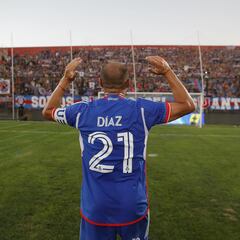 Así fue el emotivo reencuentro de Díaz con la hinchada de la U: ¡explotó el Santa Laura!