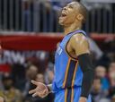 Westbrook hace olvidar a Durant con su triple-doble: 25-11-14