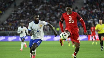Bordeaux (France), 07/06/2024.- Dayot Upamecano of France in action against Jonathan David (R) of Canada during the friendly soccer match between France and Canada in Bordeaux, France, 09 June 2024. (Futbol, Amistoso, Francia, Burdeos) EFE/EPA/Caroline Blumberg
