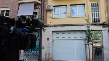 Exterior de la casa del exministro de Transportes José Luis Ábalos durante un registro por parte de la UCO, a 10 de junio de 2025, en Valencia, Comunidad Valenciana (España). Agentes de la Unidad Central Operativa (UCO) de la Guardia Civil se encuentran registrando el domicilio del exministro de Transportes José Luis Ábalos en Valencia, por orden del magistrado del Tribunal Supremo Leopoldo Puente, que le investiga por el presunto cobro de comisiones --en efectivo y en especie-- a cambio de contratos de material sanitario y de obra pública durante la pandemia.
10 JUNIO 2025;UCO;GUARDIA CIVIL;ABALOS;SUPREMO
Rober Solsona / Europa Press
10/06/2025