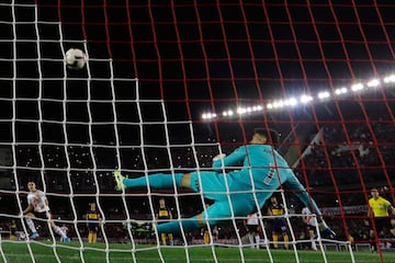 El delantero colombiano abrió el marcador en el partido de ida de las semifinales de la Copa Libertadores entre River Plate y Boca Juniors.