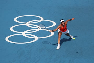 La tenista defendió los colores de España en dos JJOO. En Río 2016 cayó en Tercera Ronda, y en Tokio 2020, aunque se disputó en 2021, alcanzó los cuartos de final.